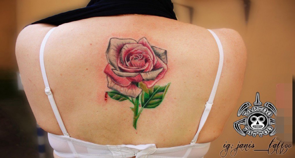 点击大图看下一张：女生背部彩绘技巧植物素材文艺花朵纹身图片