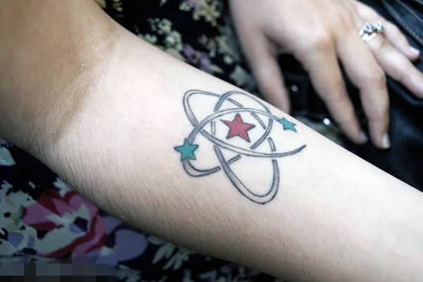 点击大图看下一张：多款几何元素个性线条科学原子量纹身图案