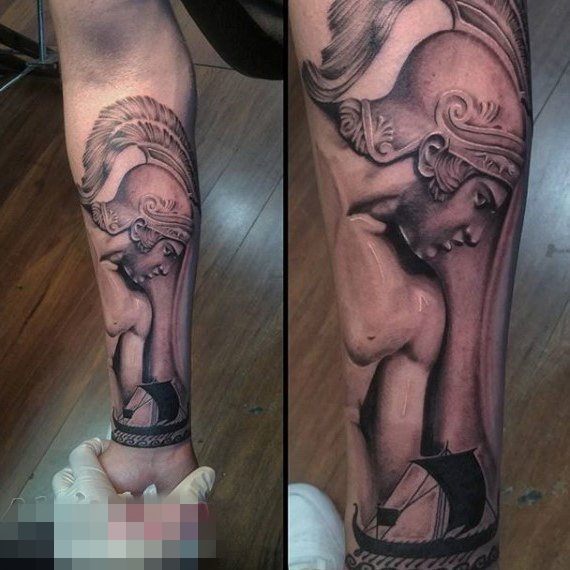 点击大图看下一张：12款男生手臂上黑色素描创意个性纹身图案