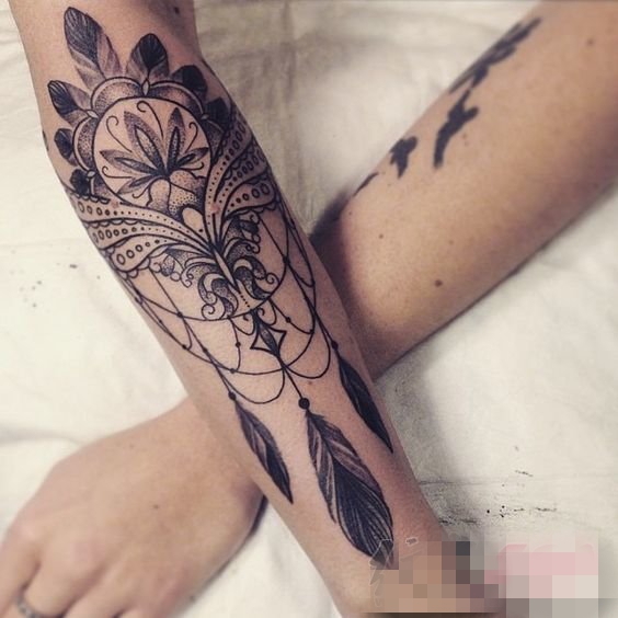 点击大图看下一张：多款女生手臂上黑色素描创意花纹纹身图案