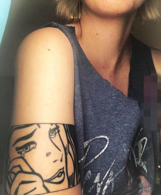 点击大图看下一张：女生手臂上黑色肖像纹身图片