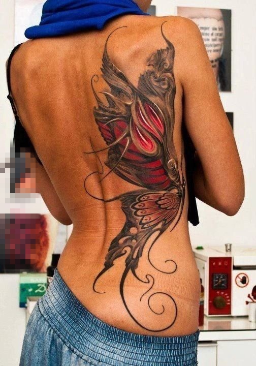 点击大图看下一张：女生背部彩绘素描创意个性霸气蝴蝶大面积纹身图片