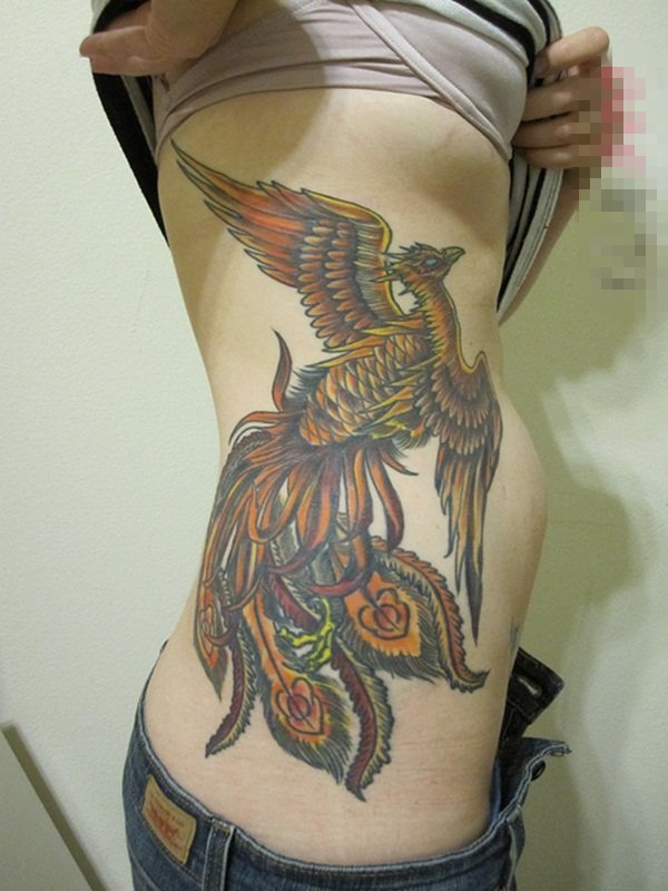 点击大图看下一张：女生侧腰彩绘水彩创意个性霸气凤凰纹身图片