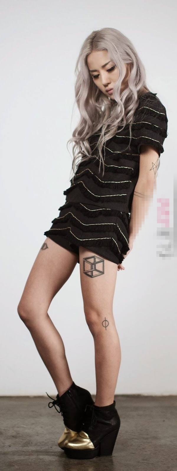点击大图看下一张：女生大腿上创意个性文艺小清新唯美纹身图案