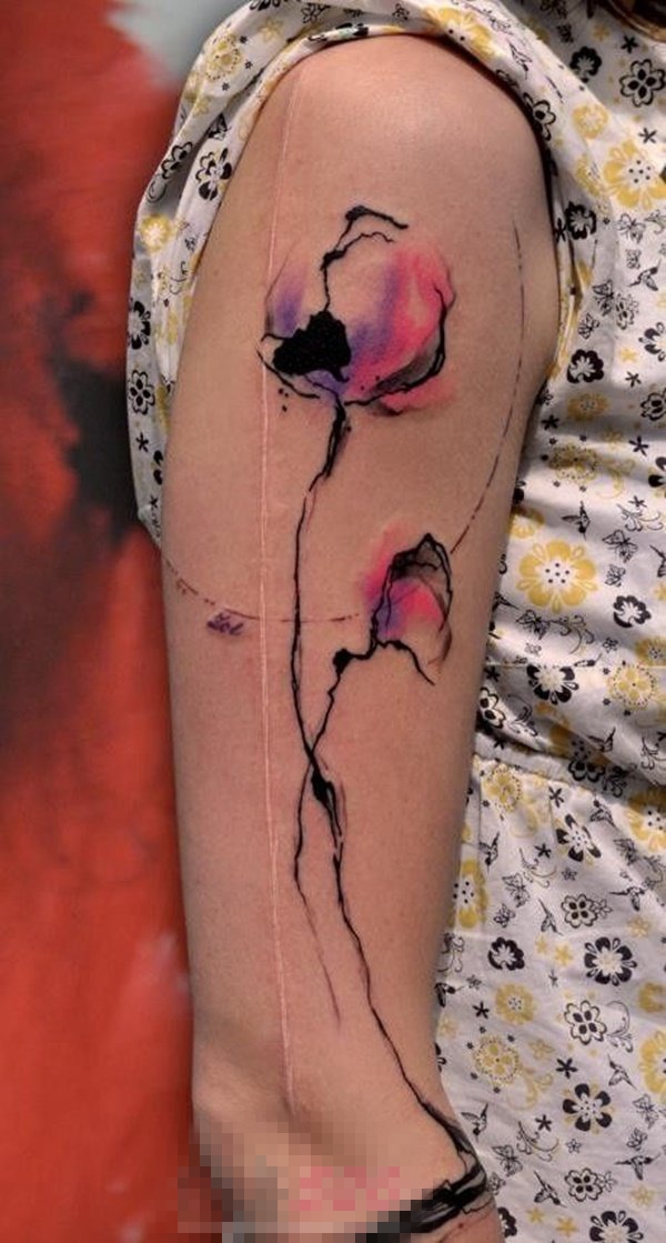 点击大图看下一张：女生手臂上彩绘水墨唯美花朵纹身图片