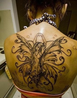 点击大图看下一张：性感美女满背完美天使纹身图案