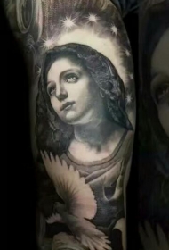 手臂慈爱世人的圣母肖像纹身图案
