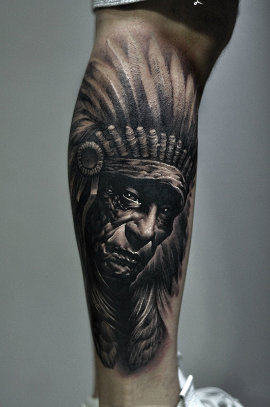 点击大图看下一张：小腿印第安老人肖像写实纹身图案