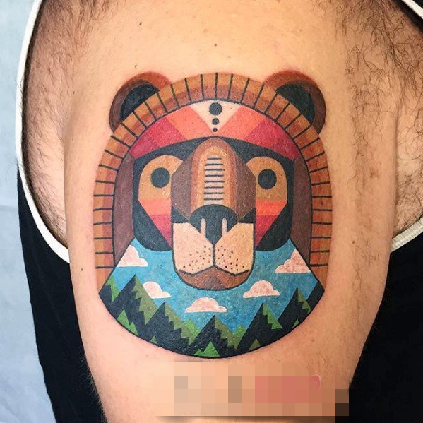 点击大图看下一张：男生手臂上彩绘线条风景与狮子纹身图片