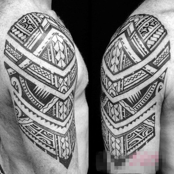 点击大图看下一张：男生手臂上黑色线条几何元素创意花纹纹身图片