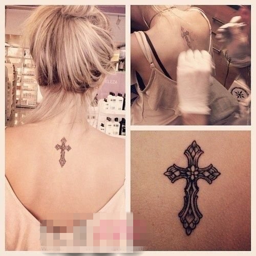 点击大图看下一张：女生背部黑色线条创意花纹十字架纹身图片