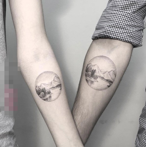点击大图看下一张：情侣手臂上黑色素描点刺技巧创意江边风景纹身图片