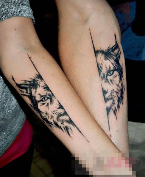 点击大图看下一张：情侣手臂上黑色线条素描创意个性文艺小图案纹身图案
