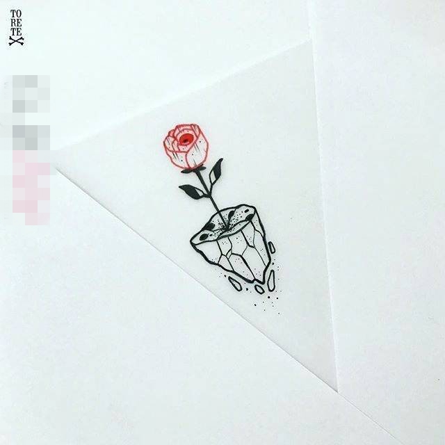 点击大图看下一张：黑色线条几何元素红玫瑰盆栽纹身手稿