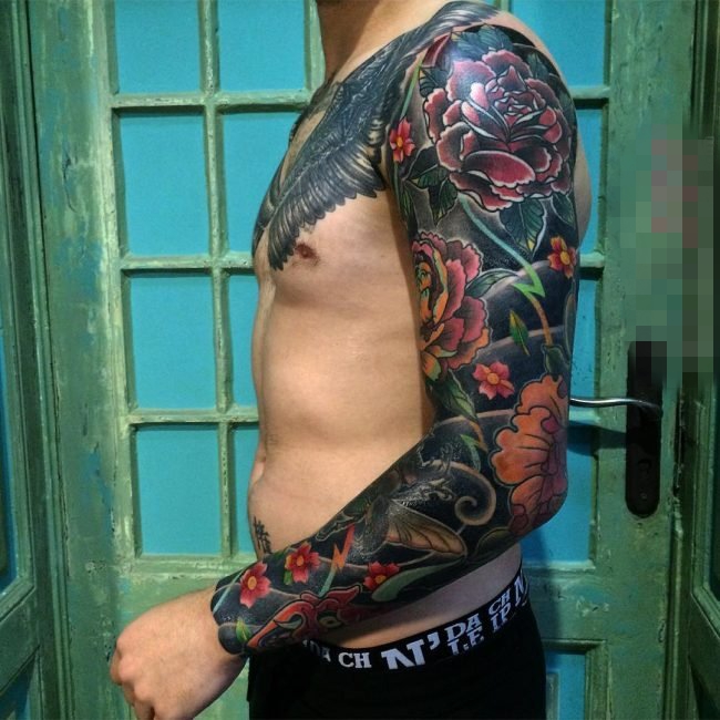 点击大图看下一张：男生手臂上彩绘水彩创意个性花臂纹身图案