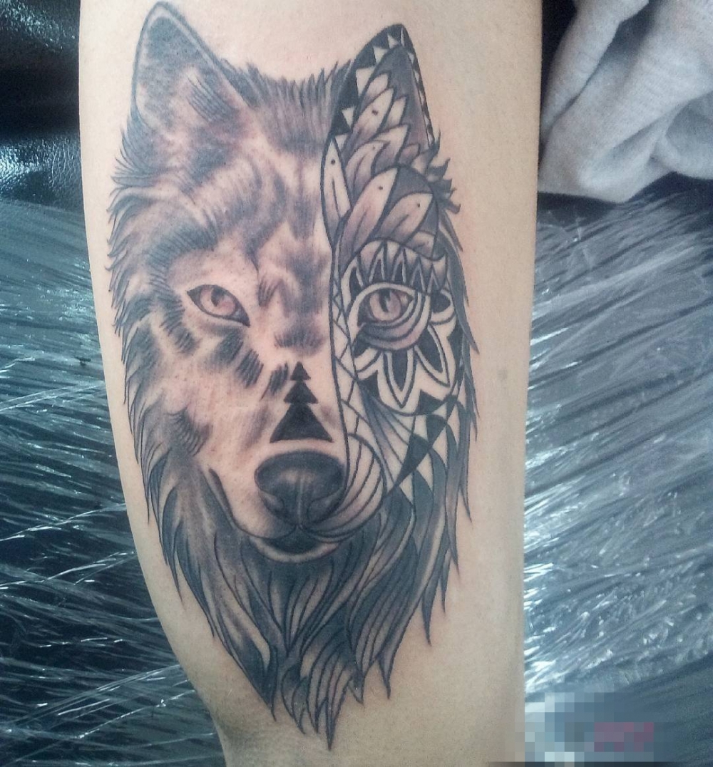 点击大图看下一张：多款关于狼头的黑色素描点刺技巧创意个性纹身图案