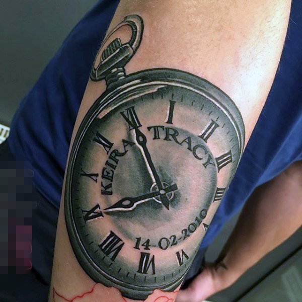 点击大图看下一张：男生手臂上黑色素描点刺技巧创意钟表纹身图案