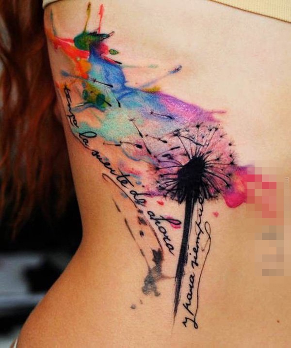 点击大图看下一张：女生侧腰上黑色线条水彩泼墨蒲公英纹身图片