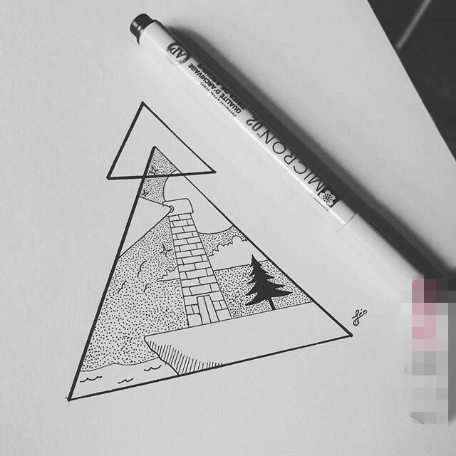 点击大图看下一张：黑色线条素描创意三角形风景纹身手稿