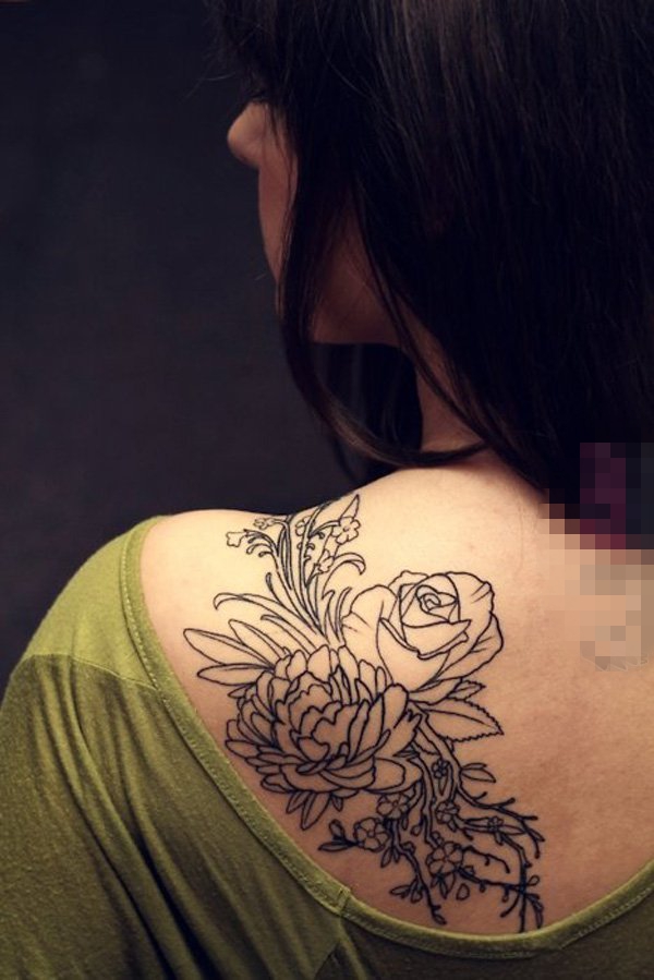 点击大图看下一张：女生肩部黑色抽象线条植物素材花朵纹身图片