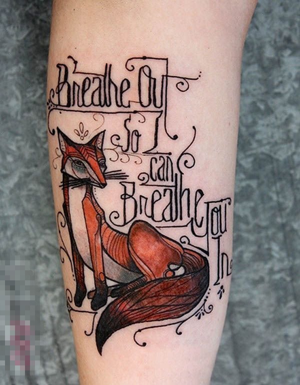 点击大图看下一张：女生手臂上彩绘水彩创意狐狸纹身图片