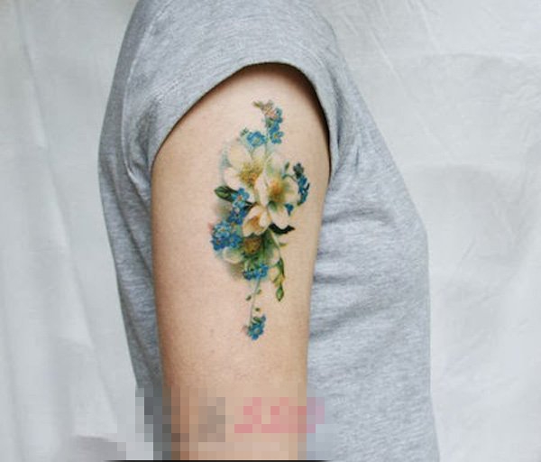点击大图看下一张：女生手臂上彩绘植物素材花朵纹身图片