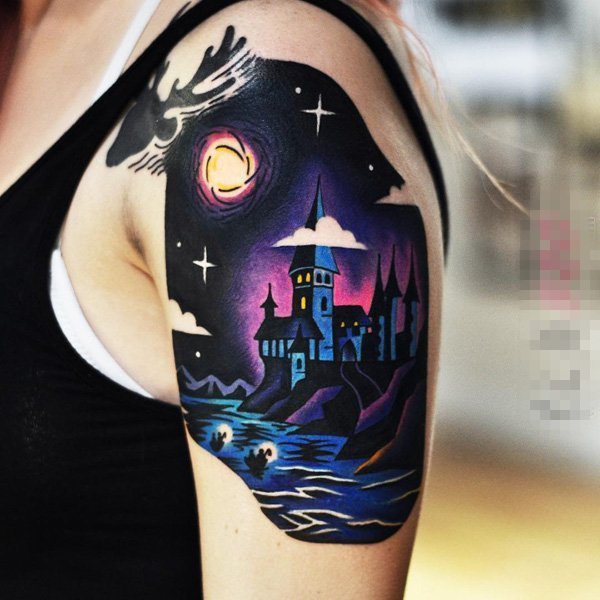 点击大图看下一张：女生手臂上彩绘水彩创意唯美夜景纹身图片