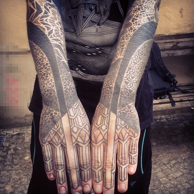 点击大图看下一张：多款让人上瘾的黑色墨水创意花纹霸气手臂纹身图案