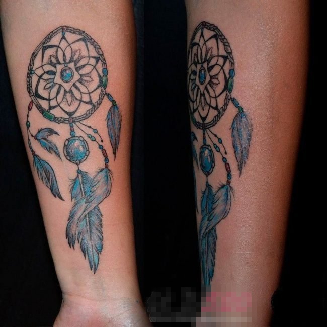 点击大图看下一张：女生手臂上彩绘素描创意梦幻捕梦网纹身图片