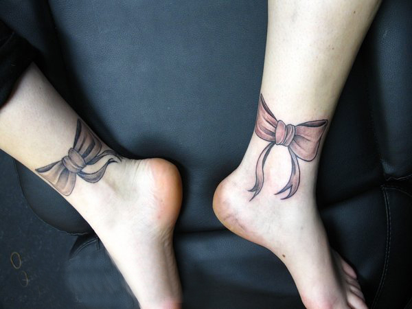 点击大图看下一张：多款关于缠绕在脚踝的简单线条创意纹身图案