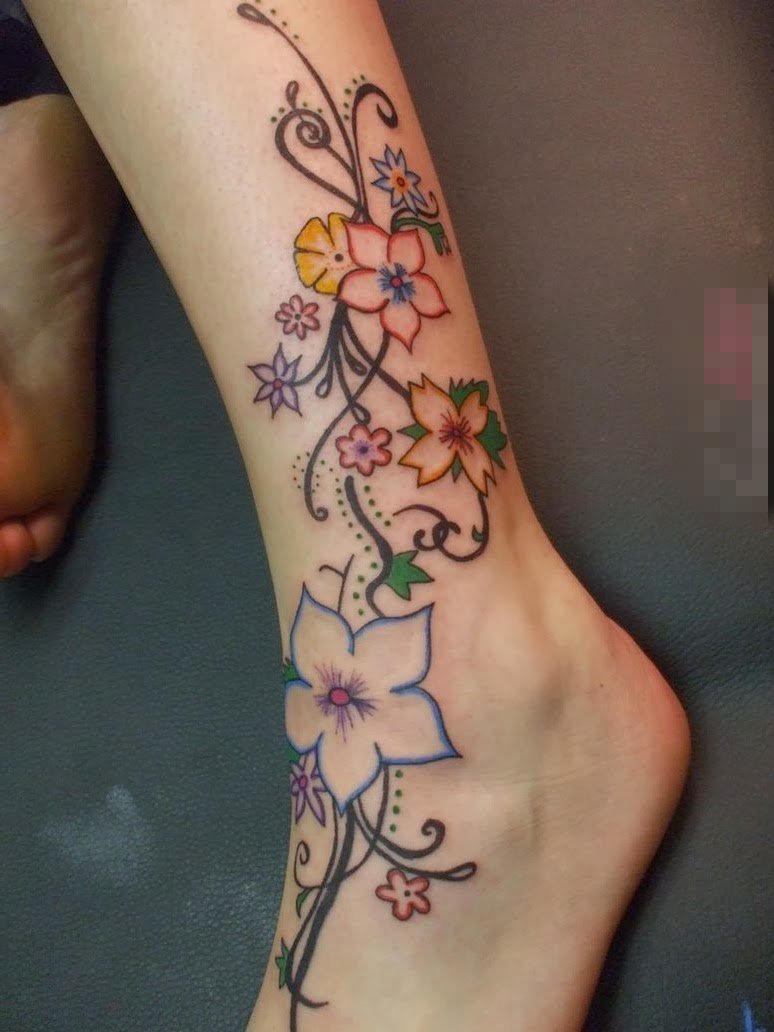 点击大图看下一张：女生小腿上彩绘水彩素描创意唯美花朵纹身图片