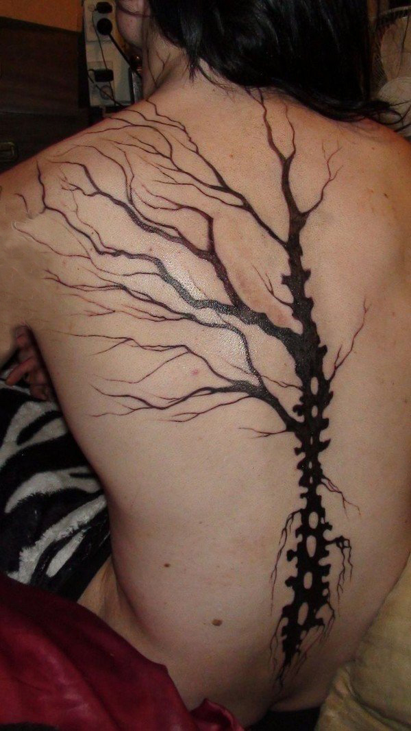 点击大图看下一张：多款关于后背上彩绘个性线条创意脊柱纹身图案