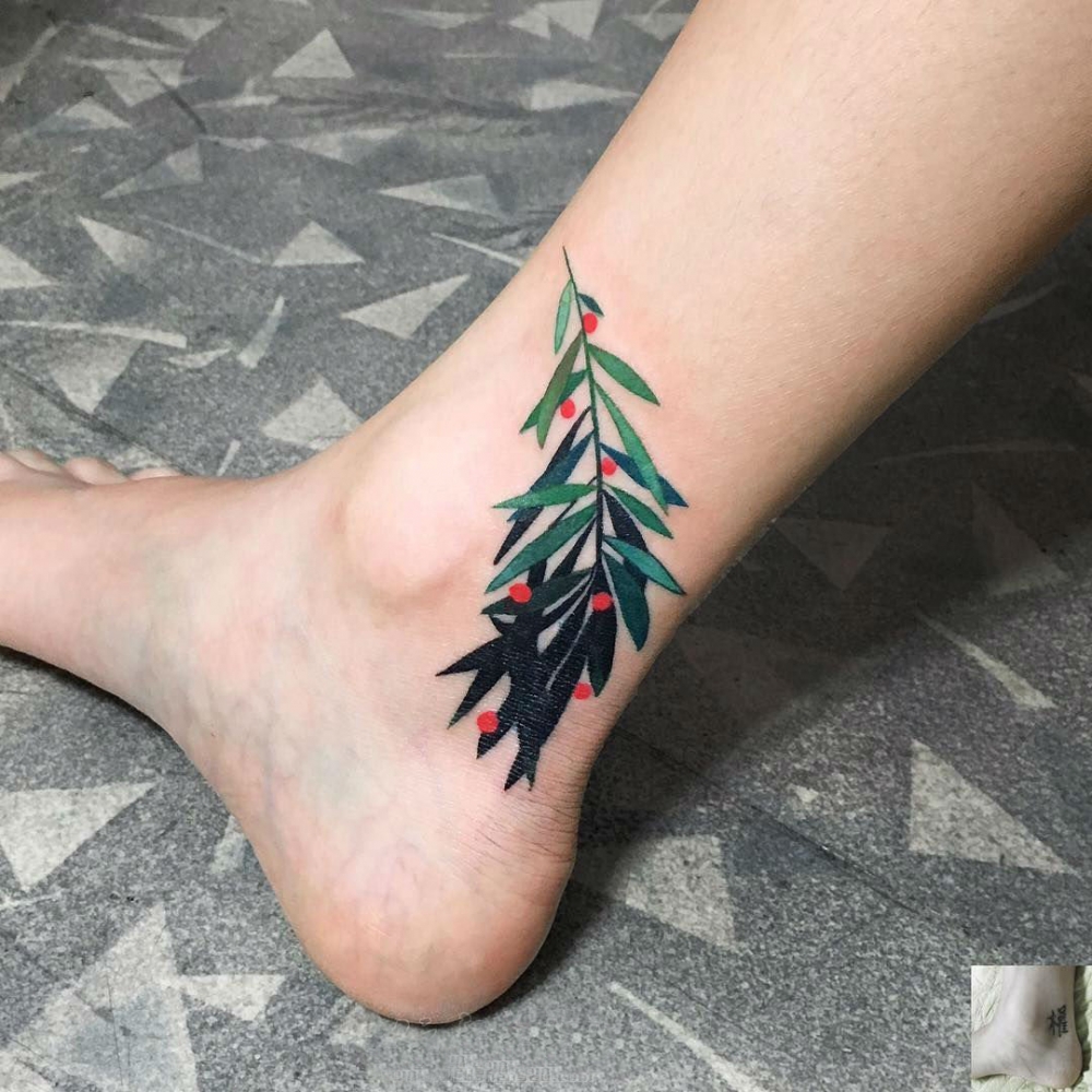 点击大图看下一张：女生腿上彩绘清新植物渐变纹身图片