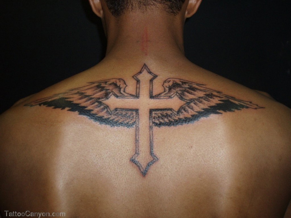 点击大图看下一张：男生背部黑灰素描创意十字架和翅膀纹身图片