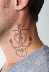 男生脖子上黑色素描创意海军风船锚纹身图片