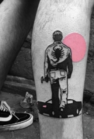 男生小腿上黑色线条创意男生人物纹身图片