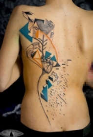 女生后背上彩绘几何线条心脏和抽象人物纹身图片
