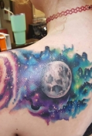 女生背部彩绘水彩素描创意星空元素宇宙纹身图片