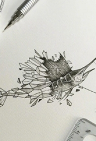 黑灰素描创意几何元素龙虾纹身手稿