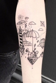 女生手臂上黑色线条素描创意天空城纹身图片