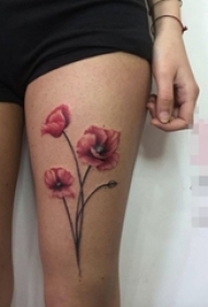 女生大腿上彩绘渐变小清新植物文艺花朵纹身图片