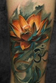 女生小腿上彩绘植物创意佛教莲花纹身图片
