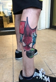 男生小腿上彩绘几何简单线条超级英雄蜘蛛侠纹身图片