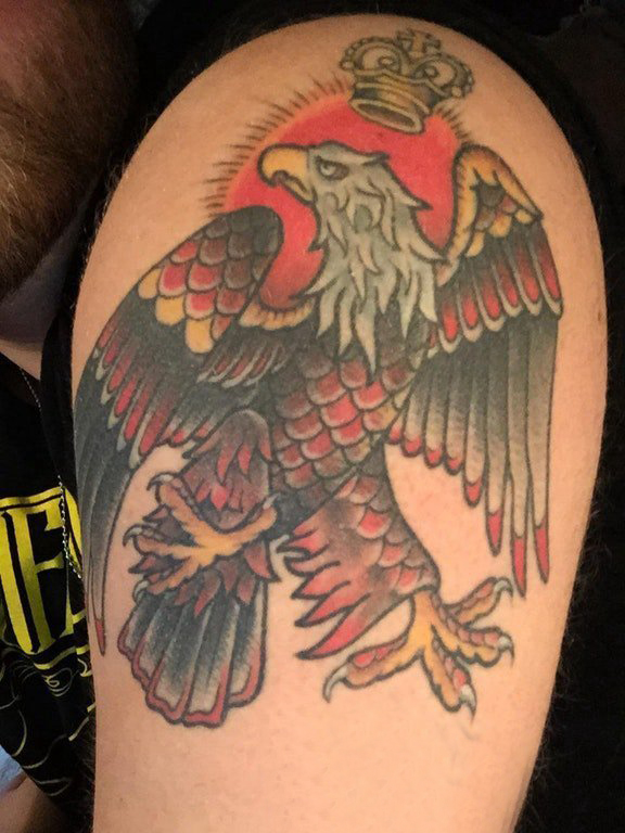 点击大图看下一张：男生手臂上彩绘水彩素描创意霸气老鹰纹身图片