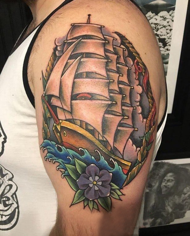 点击大图看下一张：男生手臂上彩绘植物花朵和浪花几何线条帆船纹身图片