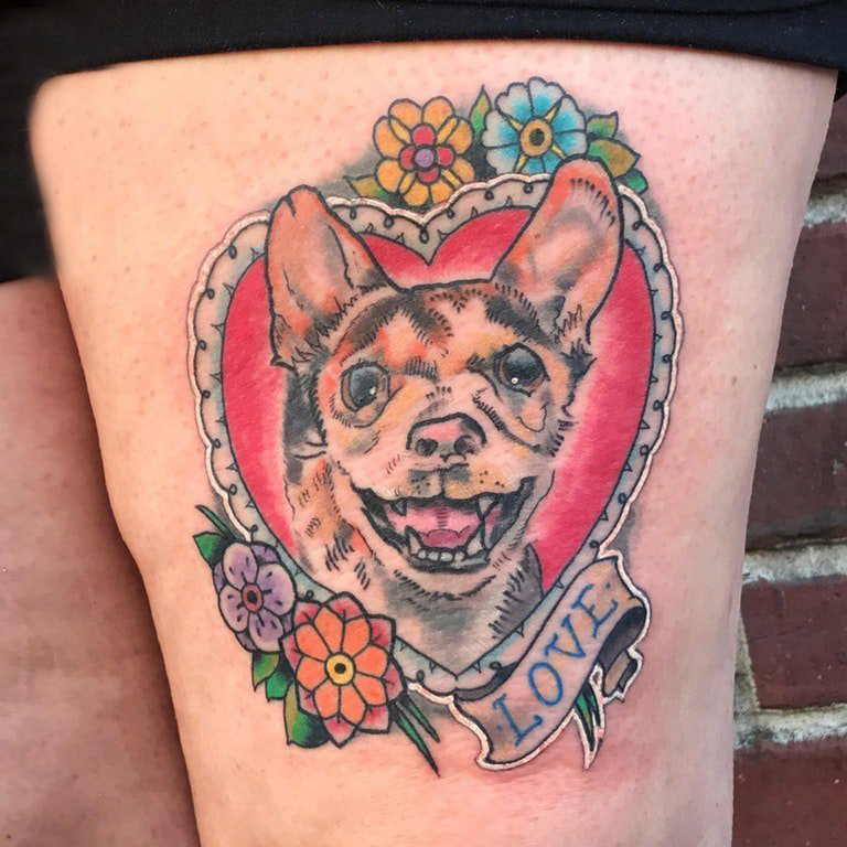 点击大图看下一张：女生大腿上彩绘水彩素描心形可爱狗狗纹身图片