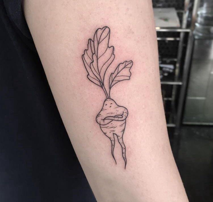 点击大图看下一张：女生手臂上黑色简单线条植物叶子萝卜纹身图片