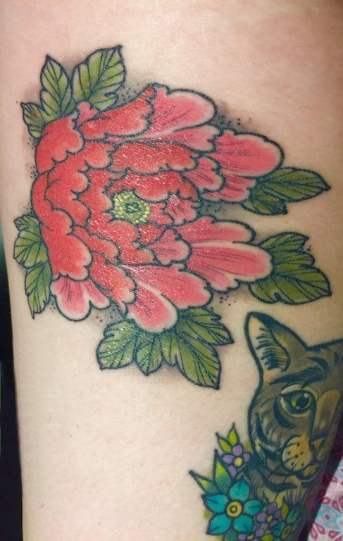 点击大图看下一张：女生小腿上彩绘简单线条植物叶子和花朵纹身图片