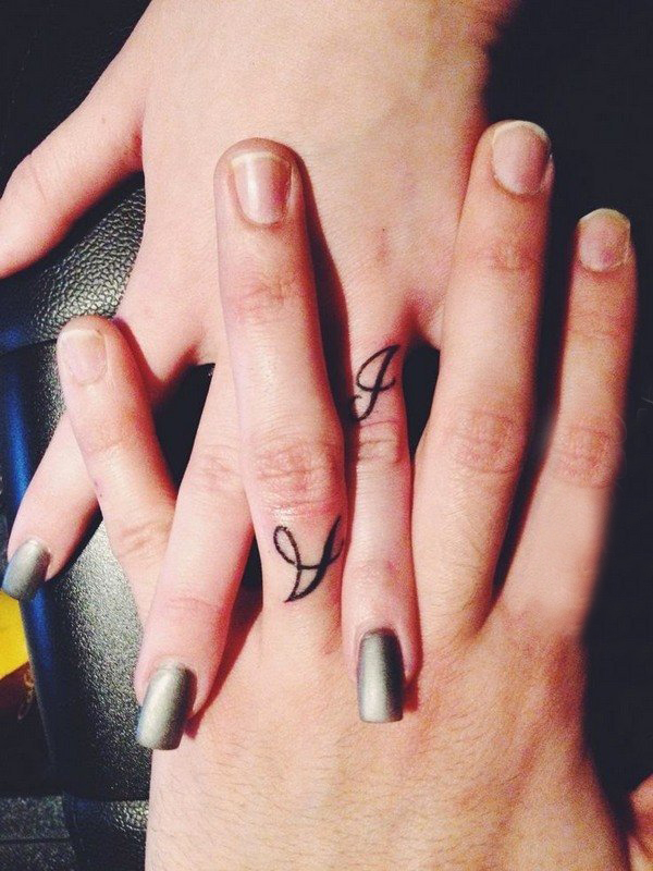 点击大图看下一张：多款手指上文艺小清新的唯美戒指对戒创意纹身图案