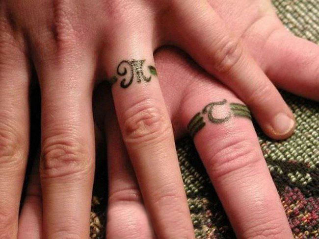 点击大图看下一张：多款手指上文艺小清新的唯美戒指对戒创意纹身图案